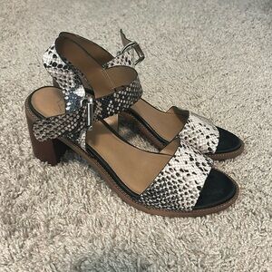NWOT Franco Sarto snakeskin heel side 7.5